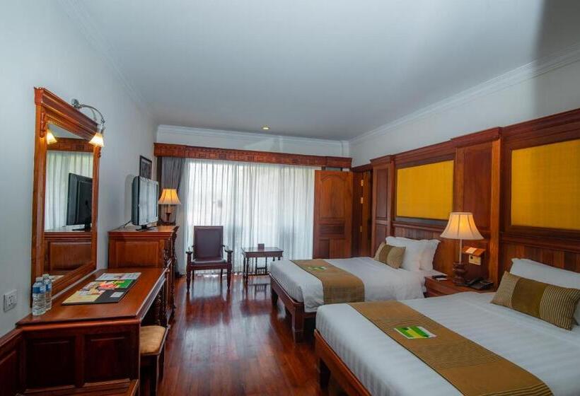 带泳池观景的豪华房, Empress Angkor Resort & Spa