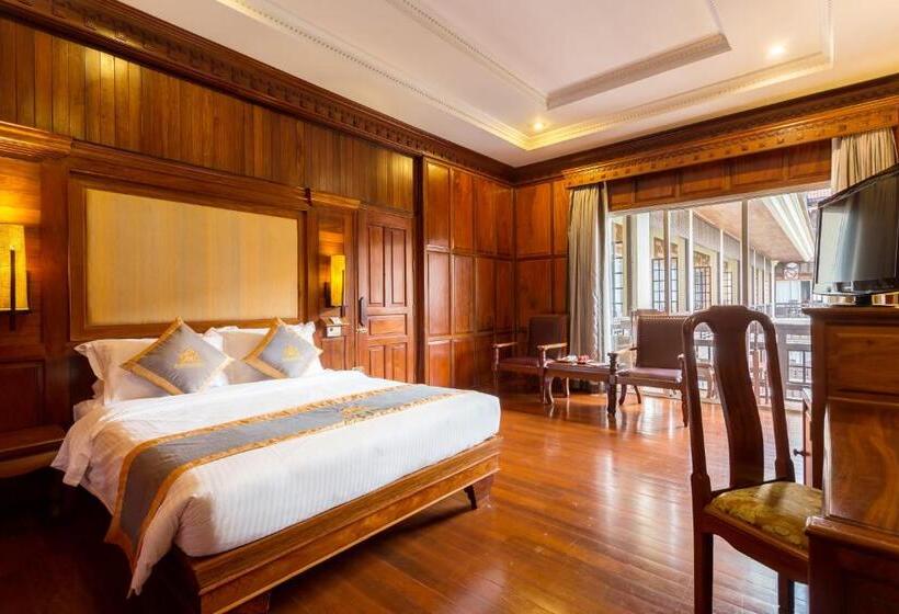 带泳池观景的豪华房, Empress Angkor Resort & Spa