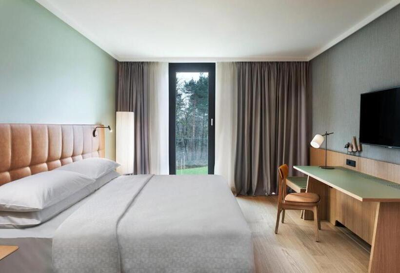 اتاق سوپریور با تخت بزرگ, Four Points By Sheraton Ljubljana Mons