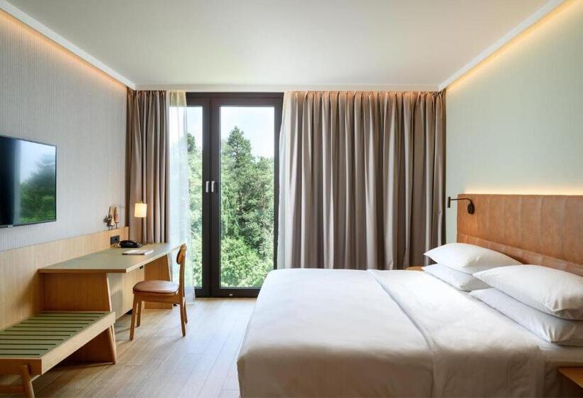 اتاق لوکس با تخت بزرگ, Four Points By Sheraton Ljubljana Mons
