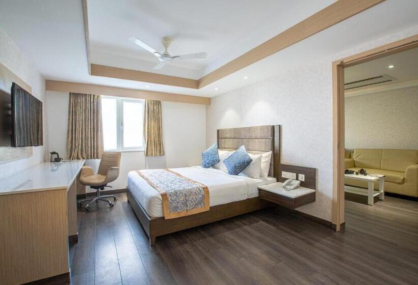 标准间, Saradha Grande