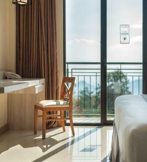Номер Deluxe с Балконом, Nava Hotel Tawangmangu