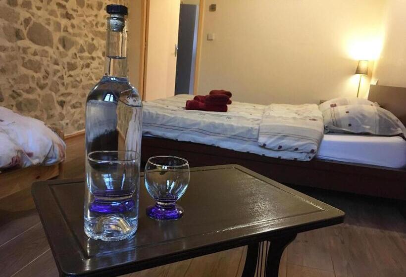 Номер Стандарт Трехместный, Domaine Les Filloux