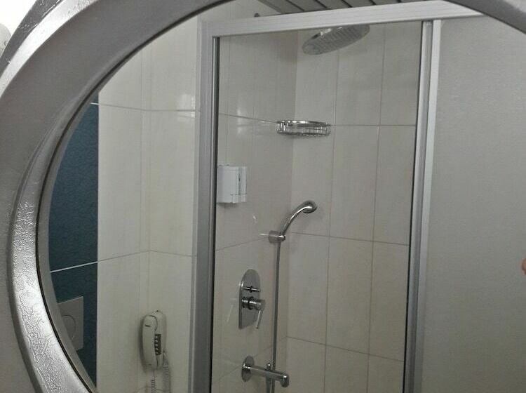 اتاق استاندارد یک نفره, Cender