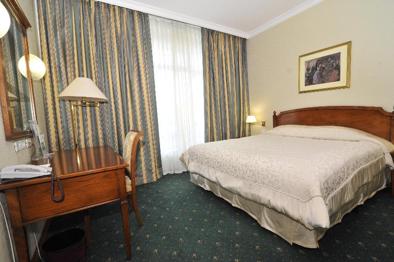 سوئیت با تخت بزرگ, Holiday Inn Skopje, An Ihg