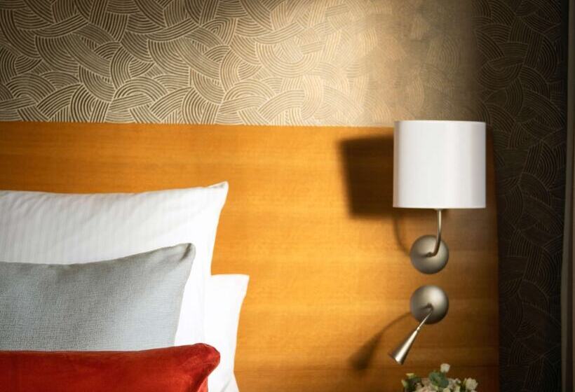 Quarto Estandar Cama Casal para Deficientes Físicos, Parc Beaumont & Spa Pau   Mgallery