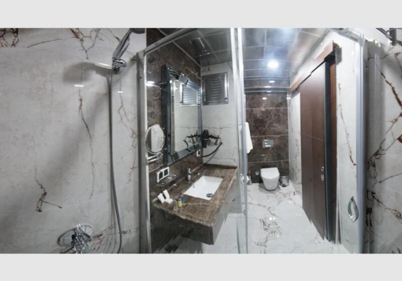 اتاق استاندارد با چشم‌انداز رودخانه, Radisson Blu Hotel, Athlone