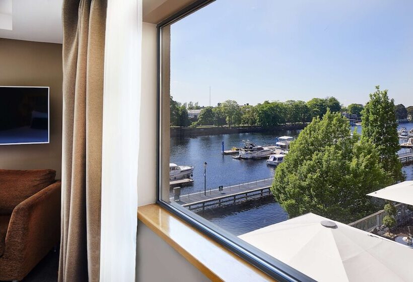 اتاق سوپریور با چشم‌انداز رودخانه, Radisson Blu Hotel, Athlone