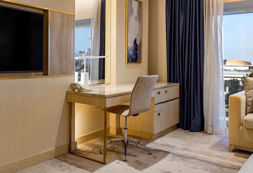 اتاق سوپریور با چشم‌انداز دریا, The Diplomat Radisson Blu Hotel Residence & Spa