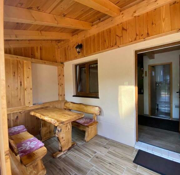 بانگلوی استاندارد, Bungalows And Rooms Ivan