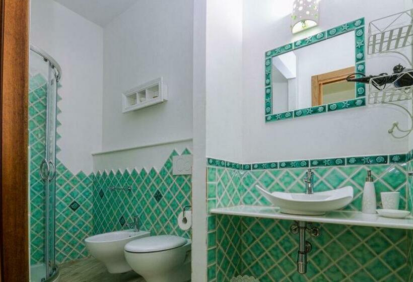 غرفة قياسية فردية, Room Tortoli