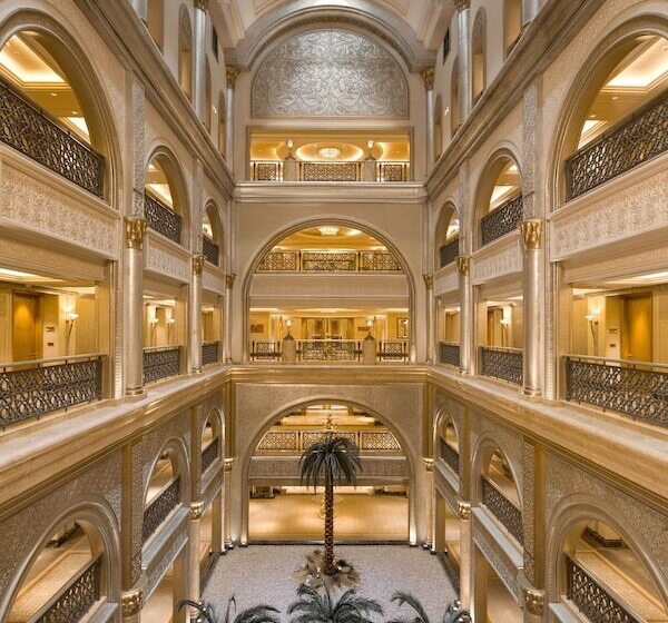 Номер Deluxe Вид на Город, Emirates Palace Mandarin Oriental, Abu Dhabi
