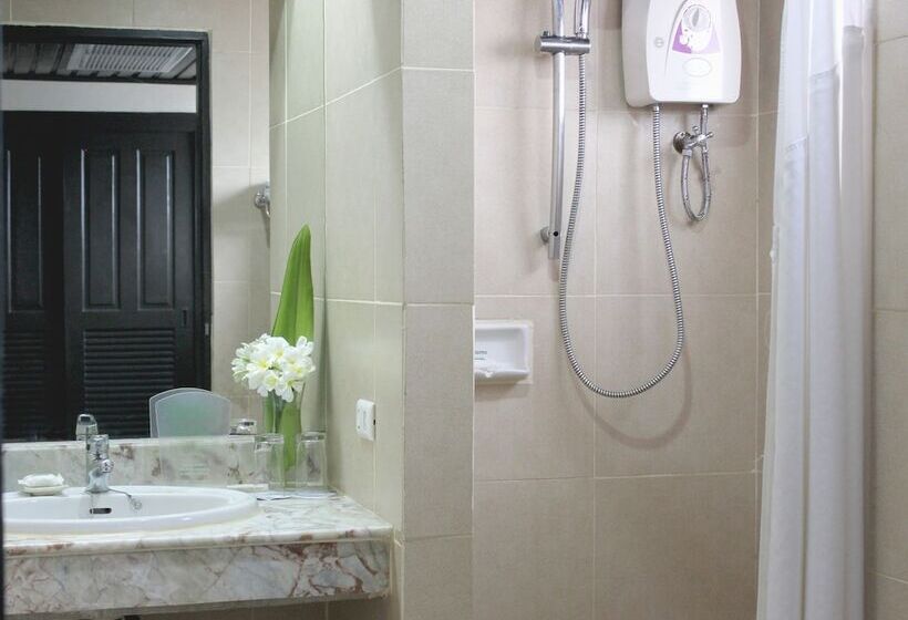 بنجلو قياسى مطلّ علي الحديقة, Phi Phi Holiday Resort