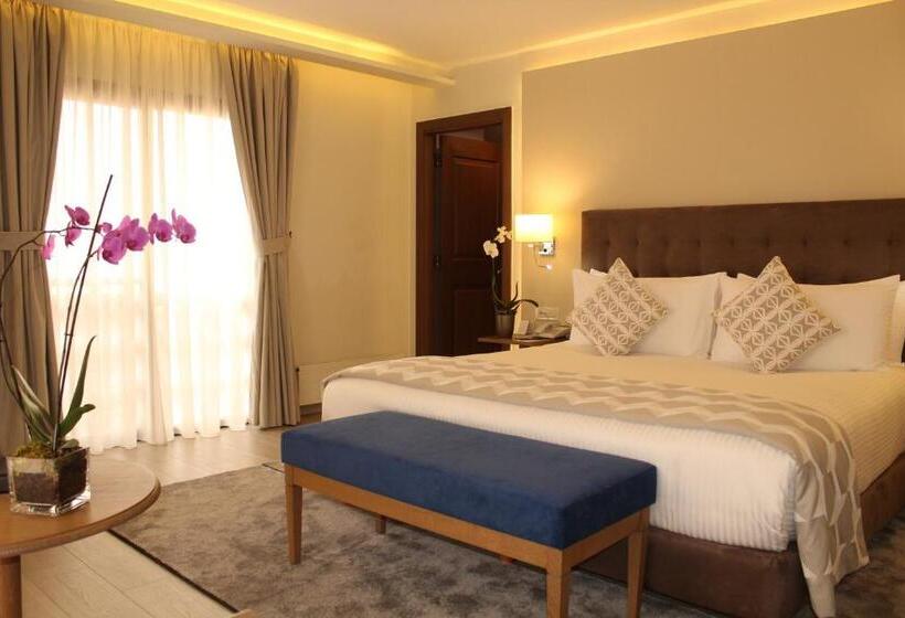 سوئیت با تخت بزرگ, Intercontinental Mzaar Lebanon Mountain Resort & Spa, An Ihg