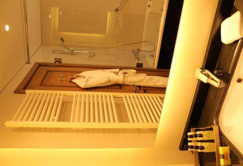 سوئیت با تخت بزرگ, Intercontinental Mzaar Lebanon Mountain Resort & Spa, An Ihg