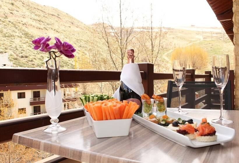 سوئیت جونیور با چشم‌انداز باغ, Intercontinental Mzaar Lebanon Mountain Resort & Spa, An Ihg