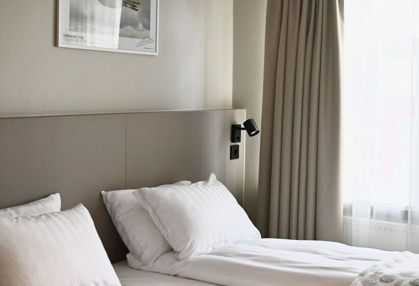 Standard Room, Local 101