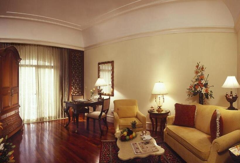 Представительский люкс с видом, The Leela Palace Bengaluru