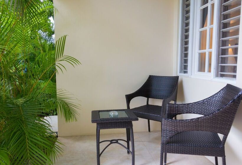 اتاق سوپریور, Travellers Beach Resort