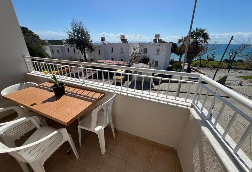 آپارتمان 1 خوابه با بالکن, Holiday Apart 50 Meters To Beach, Sea View Apartments