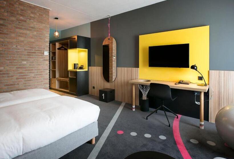 Standard Room, Hup