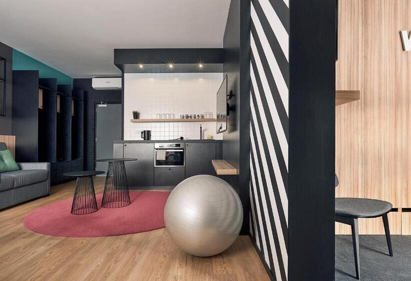 Standard Room, Hup