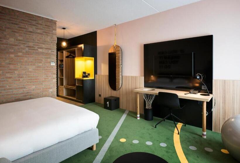 Club Room, Hup