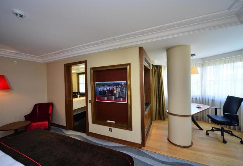اتاق لوکس با تخت بزرگ, Warwick Ankara