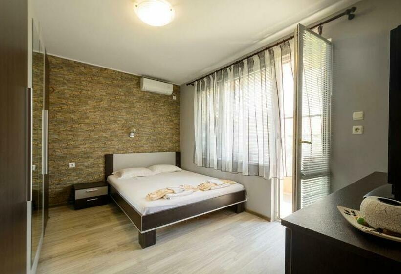 Апартаменты 1 Спальня, Apartment Yanevi