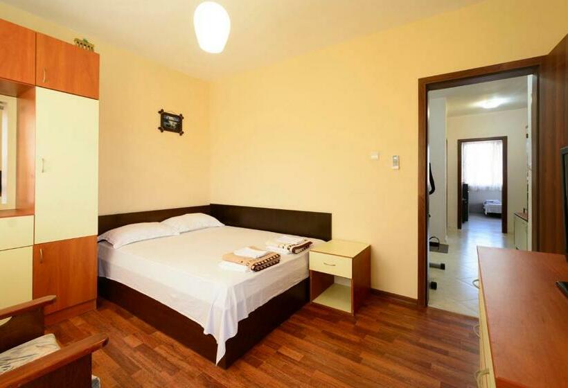 Апартаменты 1 Спальня, Apartment Yanevi