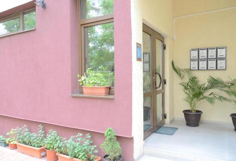استودیوی استاندارد, Decebal Residence Apartments