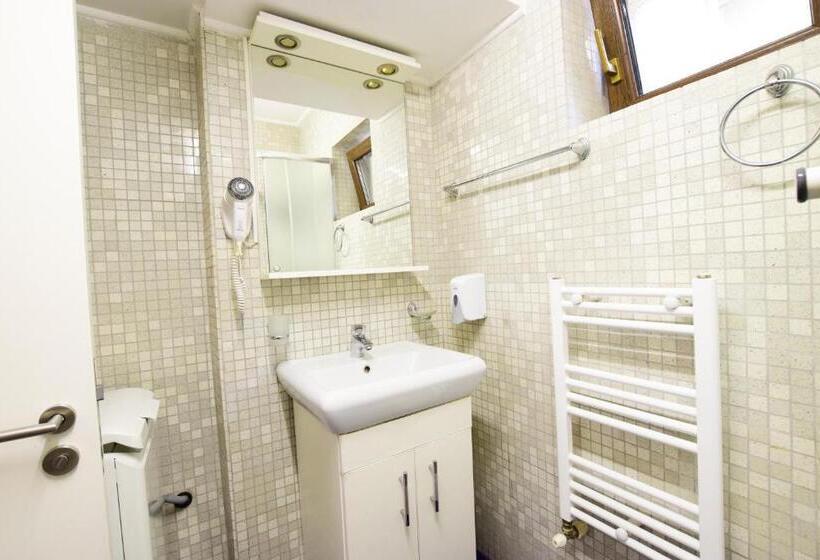 استودیوی استاندارد, Decebal Residence Apartments