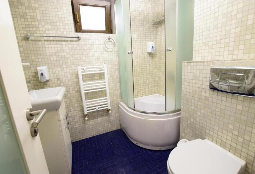 استودیوی استاندارد, Decebal Residence Apartments