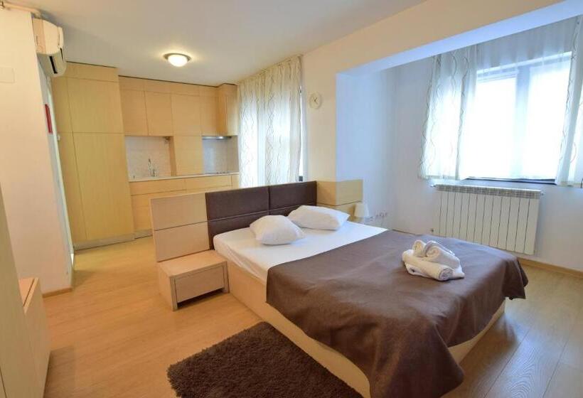 استودیوی استاندارد, Decebal Residence Apartments