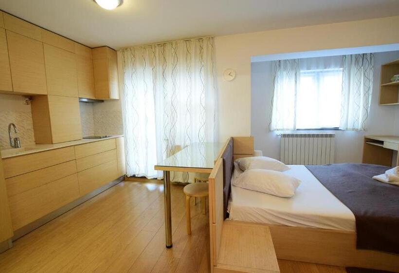 استودیوی استاندارد, Decebal Residence Apartments