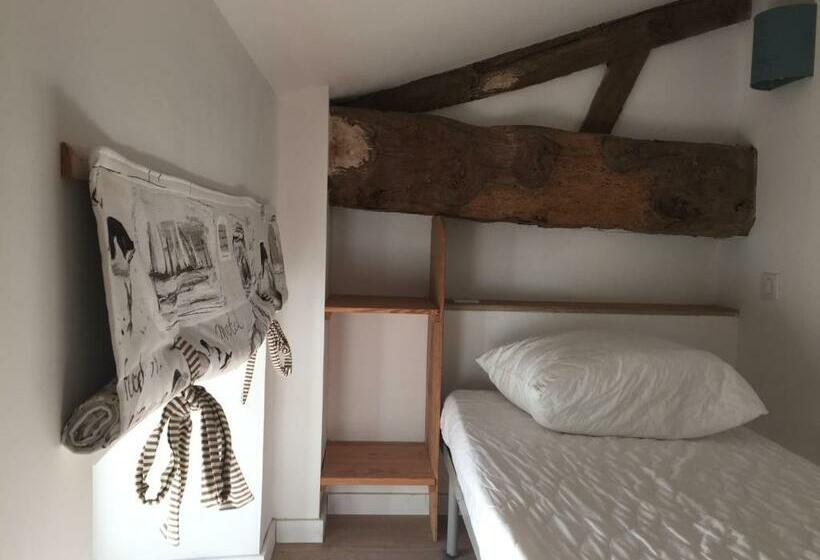 1 Szobás Apartman, Le Môle
