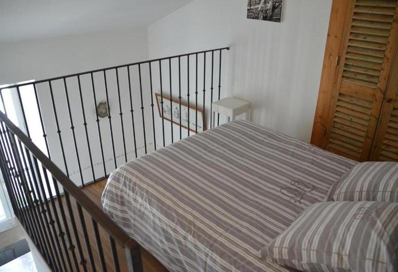 1 Szobás Apartman, Le Môle
