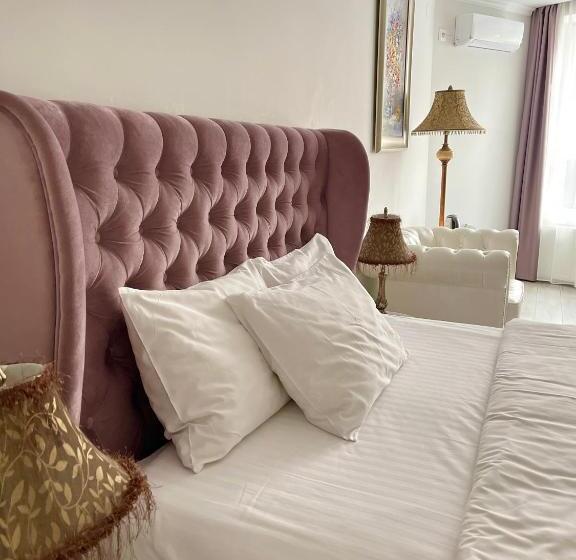 سوییت سوپریور, Opera Center Hotel & Apartments