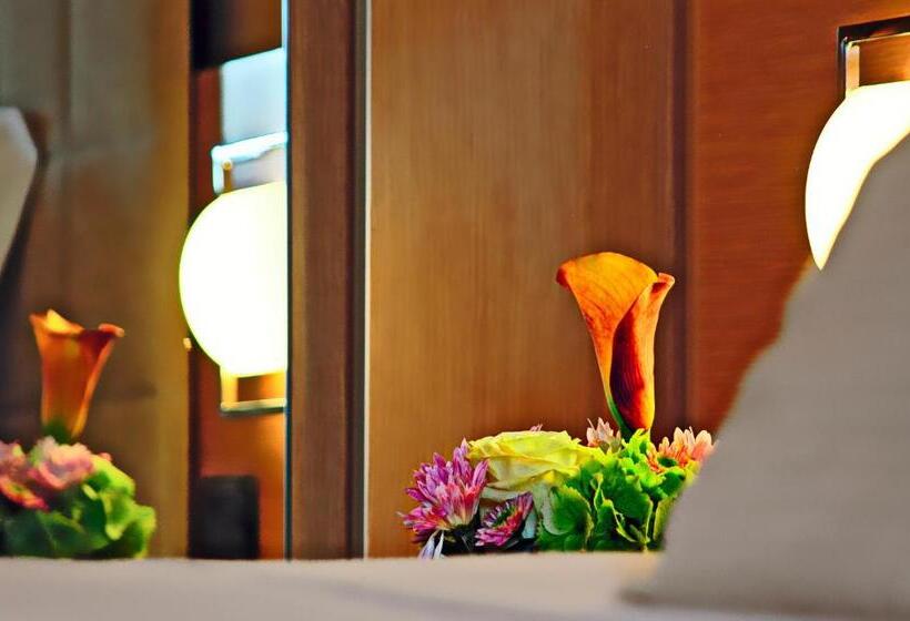 Comfort room with lake view, Caesius Thermae & Spa Resort