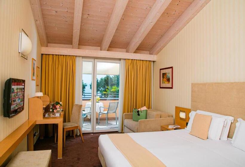 Comfort room with lake view, Caesius Thermae & Spa Resort