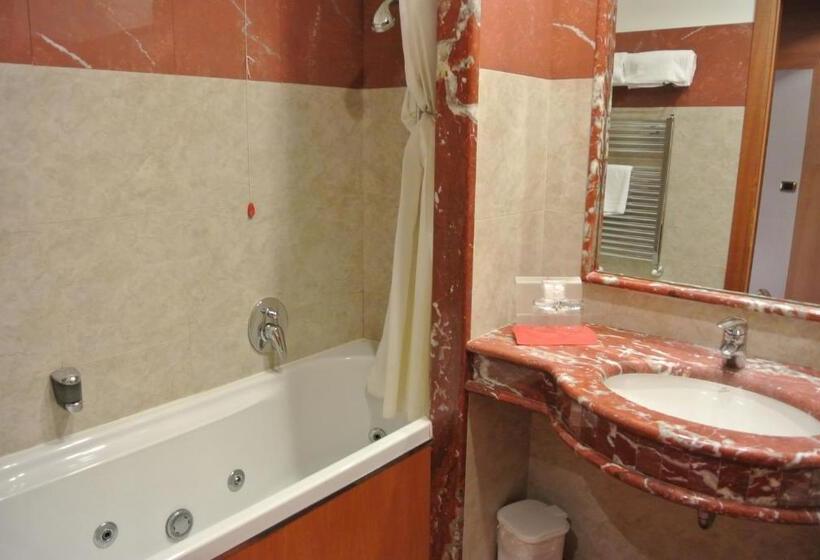 اتاق سوپریور با بالکن, Grand Hotel La Chiusa Di Chietri