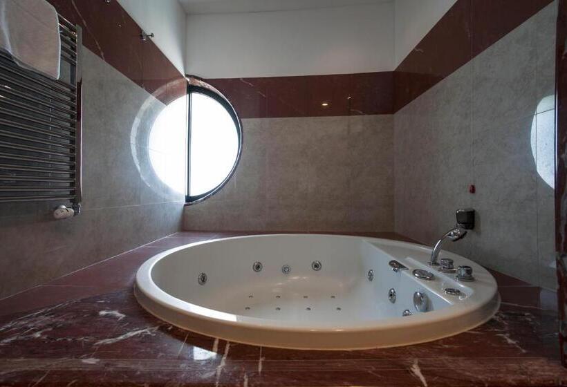 سوییت جونیور لوکس, Grand Hotel La Chiusa Di Chietri