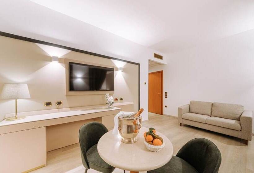 سوییت جونیور لوکس, Grand Hotel La Chiusa Di Chietri
