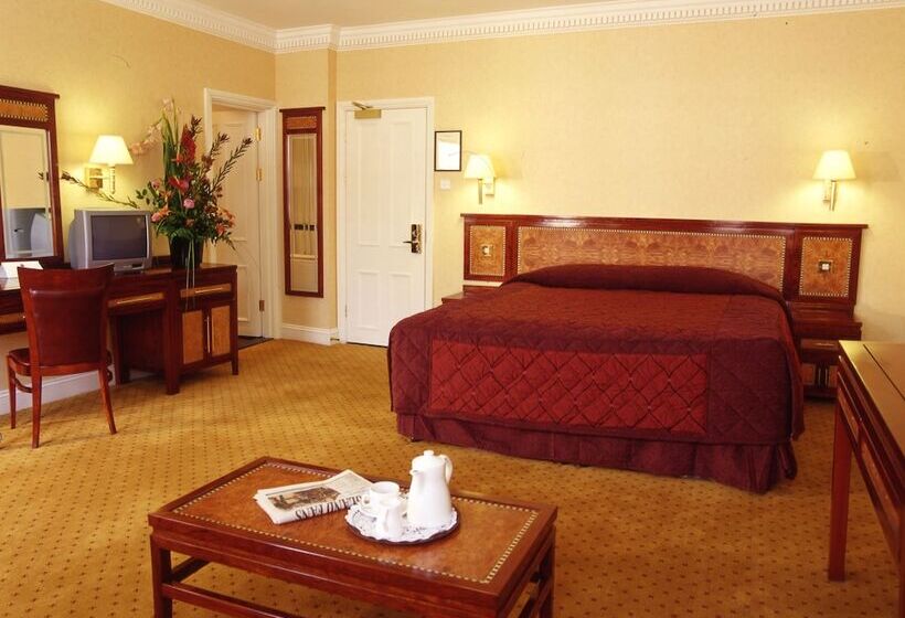 Студия Deluxe, Grange Buckingham