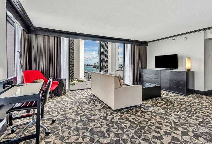 Полулюкс Кровать Кинг, Hilton Tokyo Narita Airport