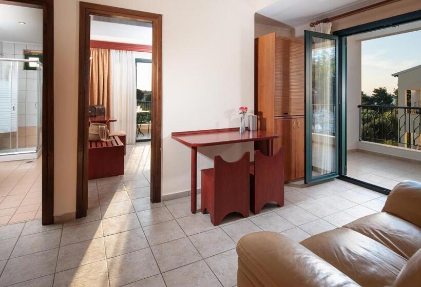 Family Suite, Lesse
