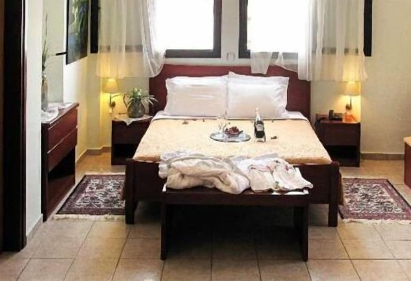 Family Suite, Lesse