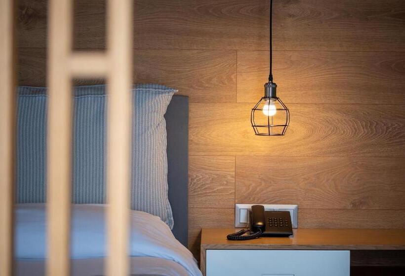 سوییت با چشم‌انداز دریا, Heliotrope Hotels