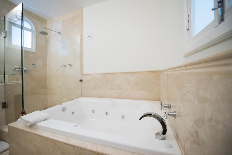 سوییت, Casa Bonita Hotel & Luxury Residence