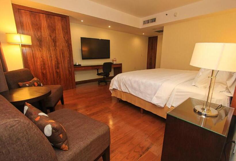 سوئیت با تخت بزرگ, Holiday Inn Leon, An Ihg